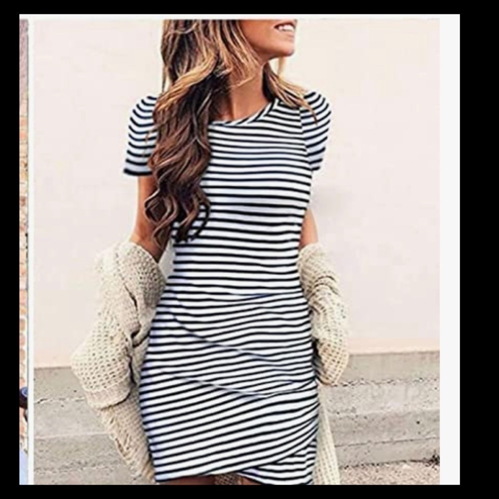𝅺black and white striped T-shirt mini dress